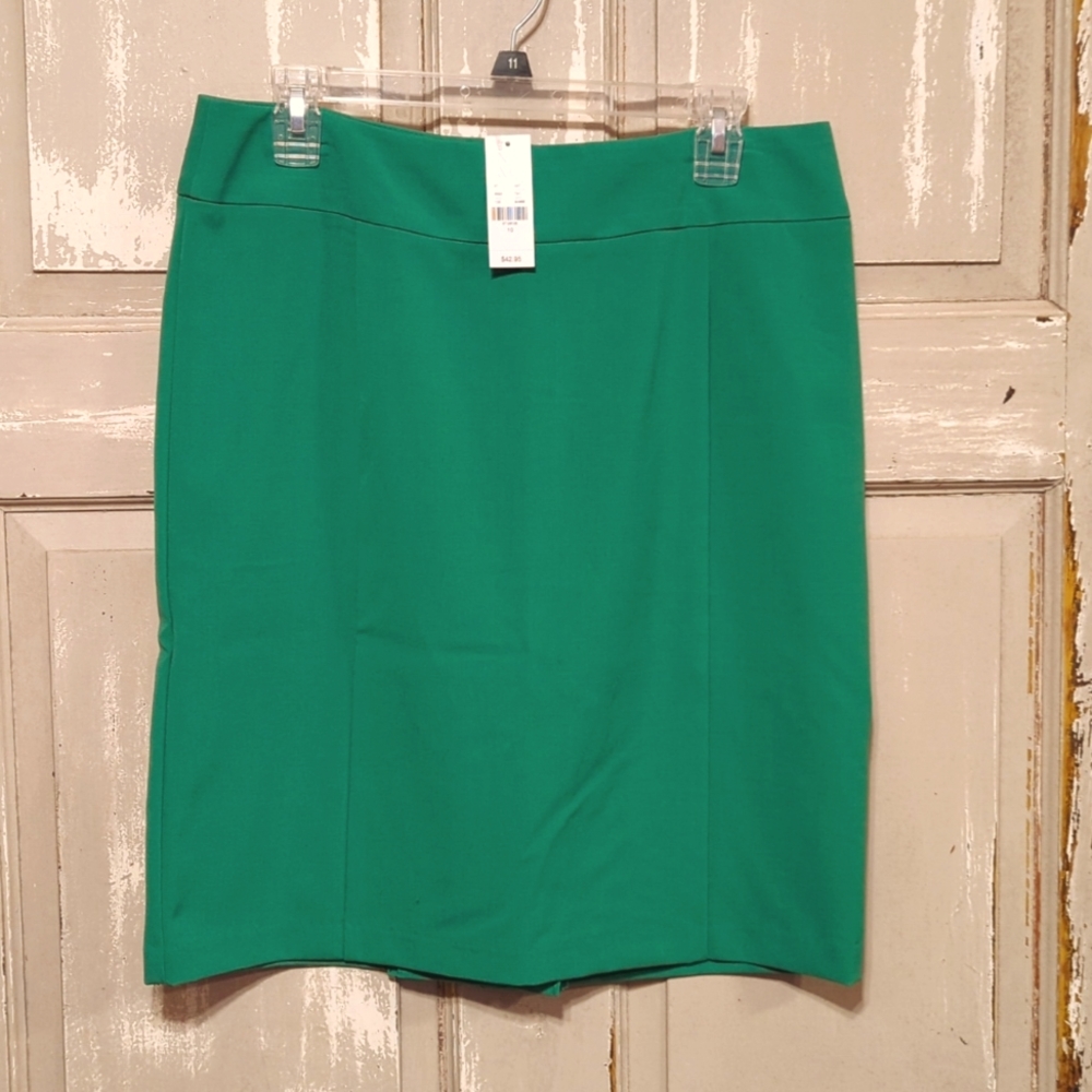 Women's New York and Company Lime green skirt